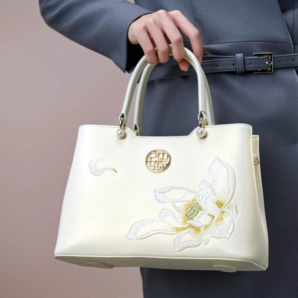 15_Embroidery_Leather_White_Crossbody_Tote_Bag_Lotus_Luxury_Gift_P120279 15_Embroidery_Leather_White_Crossbody_Tote_Bag_Lotus_Luxury_Gift_P120279