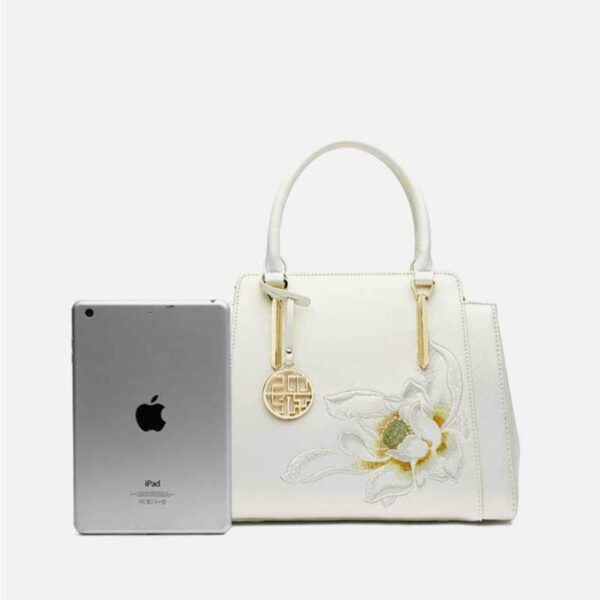 Broderie_Cuir_Tote_Bag_Blooming_White_Lotus_-_SinoCultural-2476060 Embroidery_Leather_Tote_Bag_Blooming_White_Lotus_-_SinoCultural-2476060