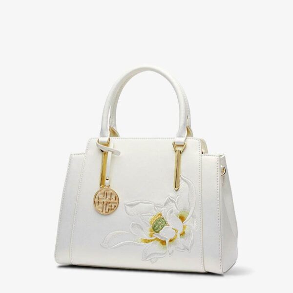 Broderie_Cuir_Tote_Bag_Blooming_White_Lotus_-_SinoCultural-2476065 Embroidery_Leather_Tote_Bag_Blooming_White_Lotus_-_SinoCultural-2476065