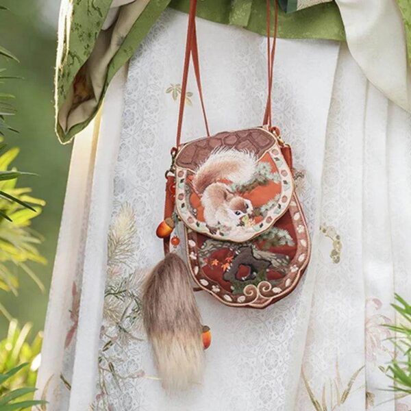 Embroidery_Vintage_Crossbody_Phone_Wallet_Squirrel_and_Hazel_-_SinoCultural-2477523 Embroidery_Vintage_Crossbody_Phone_Wallet_Squirrel_and_Hazel_-_SinoCultural-2477523