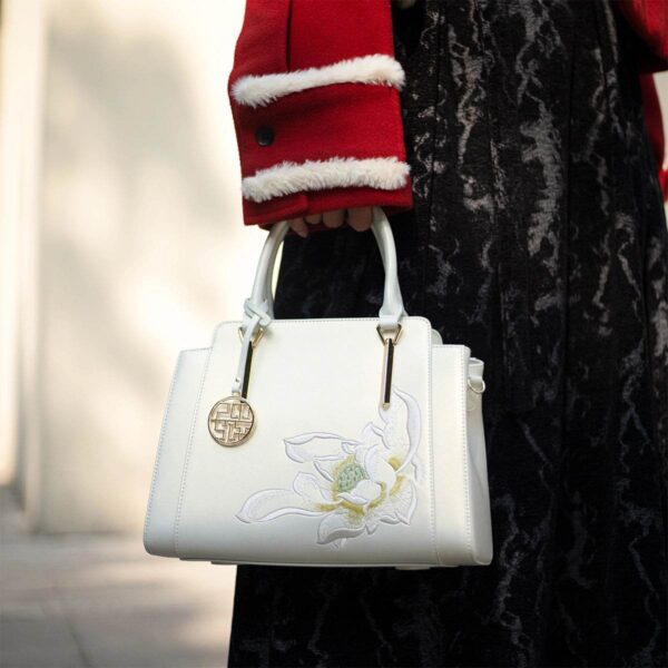 IMG_3403_Embroidery_Leather_Tote_Bag_White_Lotus_Crossbody_Bag_P120317 IMG_3403_Embroidery_Leather_Tote_Bag_White_Lotus_Crossbody_Bag_P120317