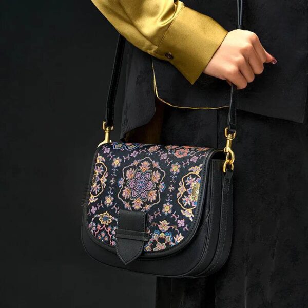 Model_Wearing_Song_Brocade_Messenger_Bag_Casual_Elegance01 Model_Wearing_Song_Brocade_Messenger_Bag_Casual_Elegance01