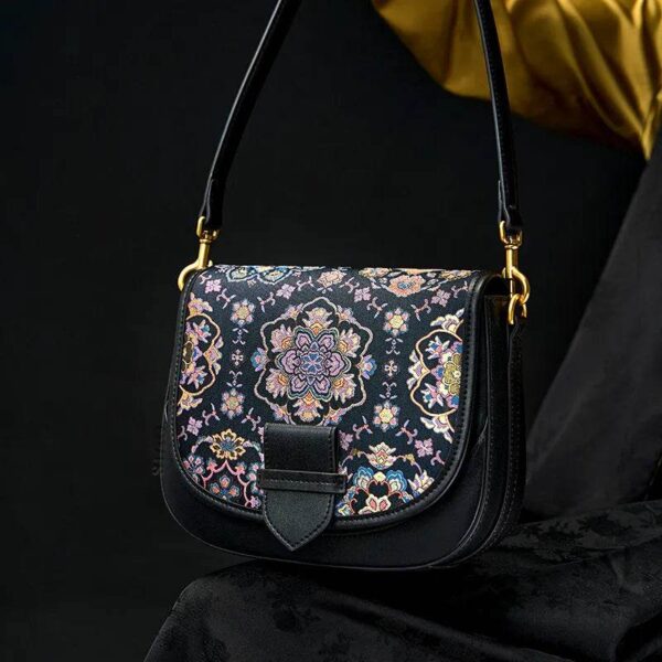 Model_Wearing_Song_Brocade_Messenger_Bag_Casual_Elegance03 Model_Wearing_Song_Brocade_Messenger_Bag_Casual_Elegance03