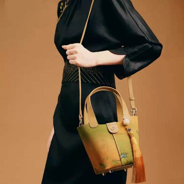 b_Mulberry_Silk_Traditional_Chinese_Painting_Basket_Bag_-_SinoCultural b_Mulberry_Silk_Traditional_Chinese_Painting_Basket_Bag_-_SinoCultural