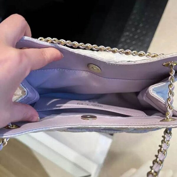 chinoiserie-gold-brocade-underarm-bag-interior-capacity chinoiserie-gold-brocade-underarm-bag-interior-capacity