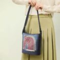 chinoiserie-horse-embroidered-crossbody-model